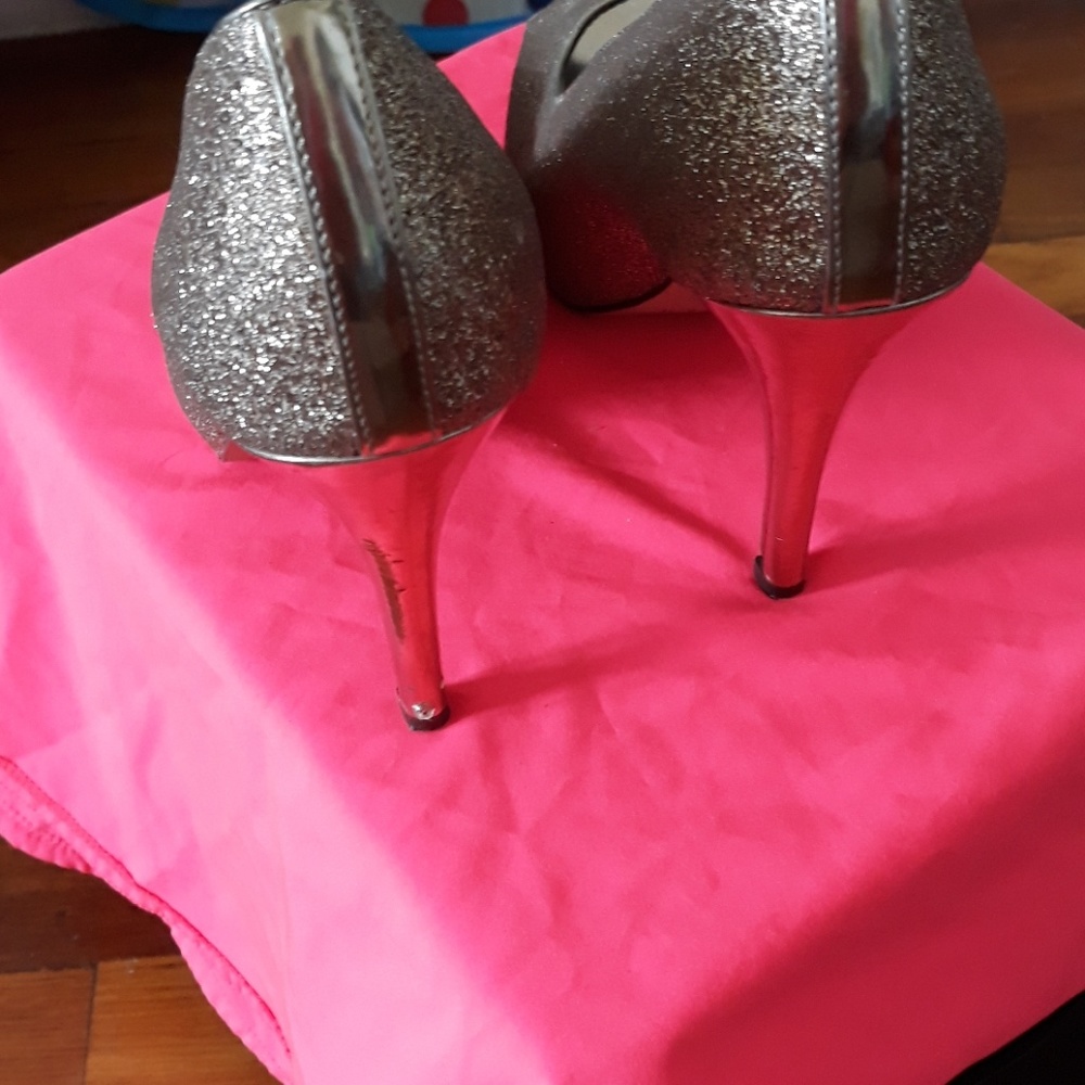 Heels - Picture 5 of 6